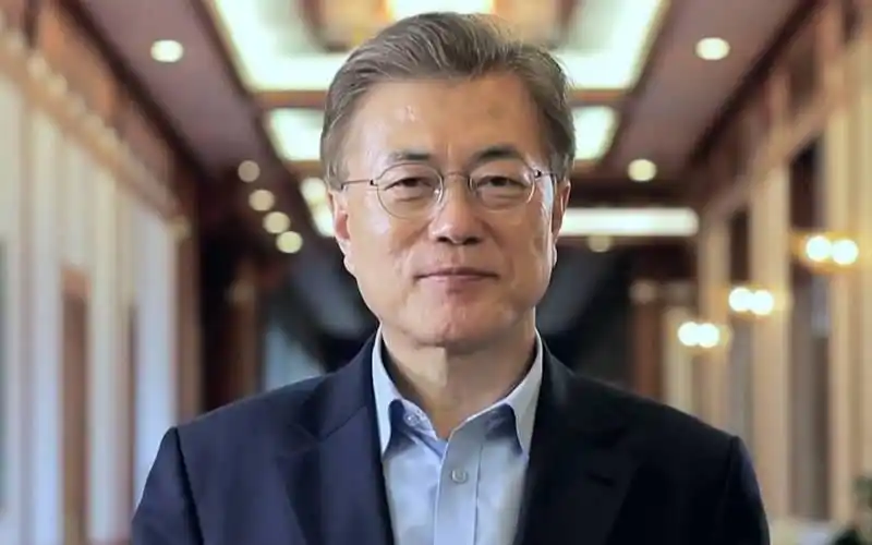 尹锡悦最后一搏，文在寅被传唤，不到24小时，超30万人走上街头