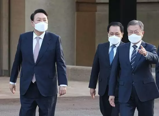 文在寅的政治遗产会否和他本人一起遭“清算”